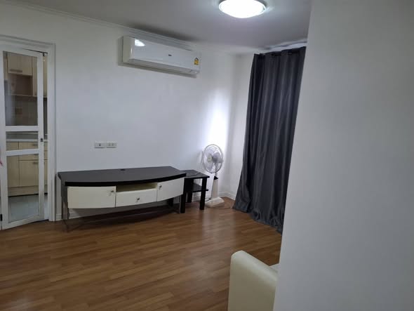 bedroom of Lumpini Place Narathiwasratchanakarin