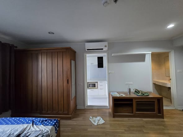 bedroom and room interior of Lumpini Place Phahon-Saphan Khwai