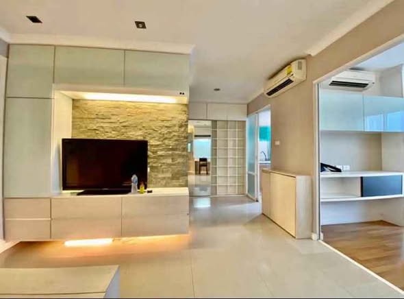 living room and kitchen of Lumpini Place Rama 9 – Ratchada