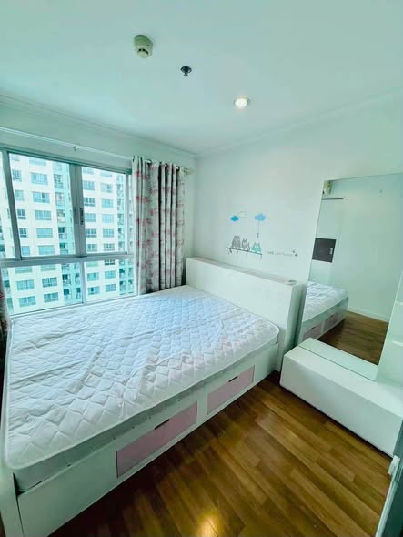 bedroom of Lumpini Place Ratchayotin