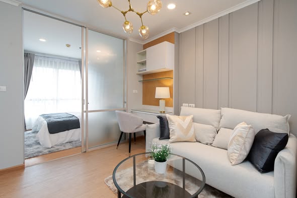 bedroom and living room of Lumpini Place Ratchayotin