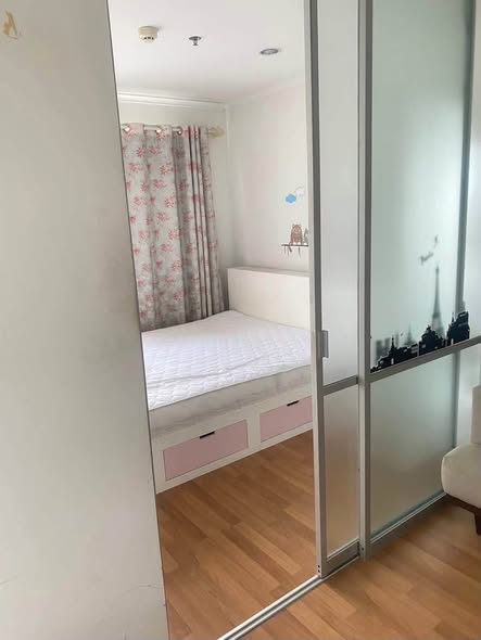 bedroom and room interior of Lumpini Place Ratchayotin