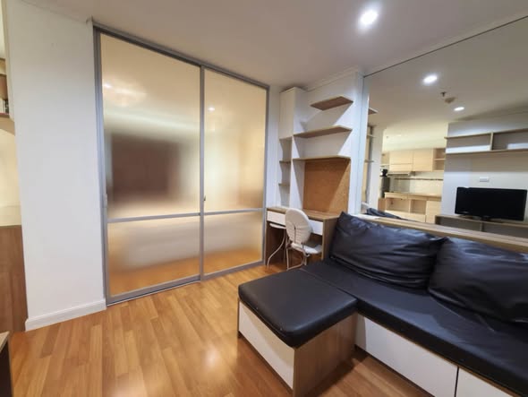 room interior of Lumpini Place Ratchayotin