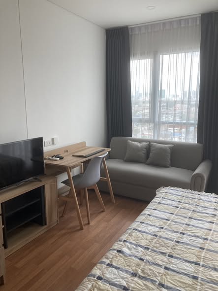 bedroom and living room of Lumpini Place Taopoon Interchange