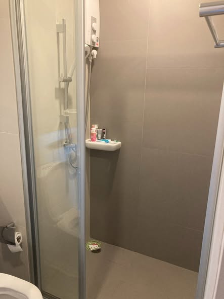 room interior and bathroom of Lumpini Place Taopoon Interchange
