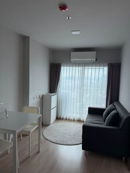 living room and bedroom of Lumpini Selected Sutthisan – Saphan Khwai