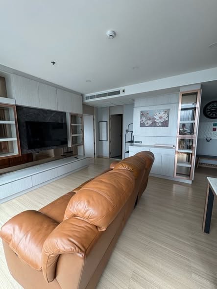 living room of Lumpini Suite Phetchaburi – Makkasan
