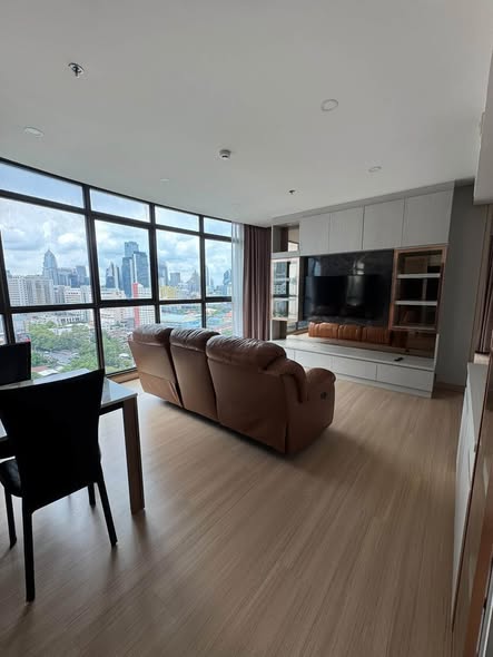 living room of Lumpini Suite Phetchaburi – Makkasan