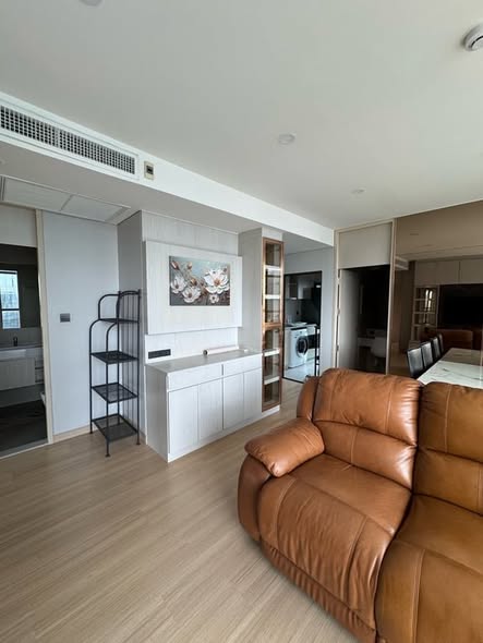 living room and room interior of Lumpini Suite Phetchaburi – Makkasan