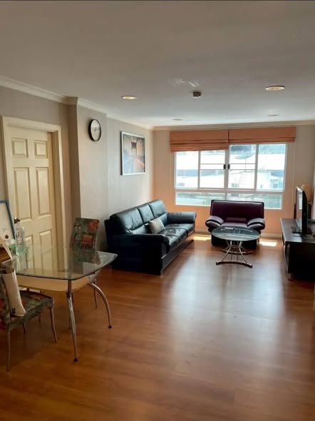 living room of Lumpini Suite Sukhumvit 41