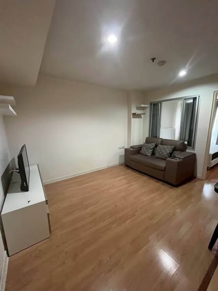 living room of Lumpini Sukhumvit 77