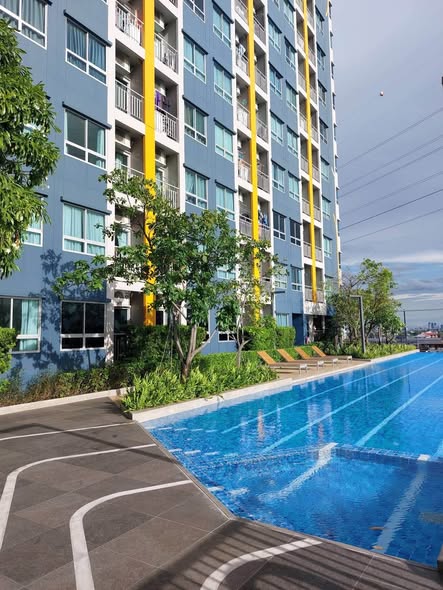 pool of Lumpini Ville Phattanakarn-Srinakarin Condominium