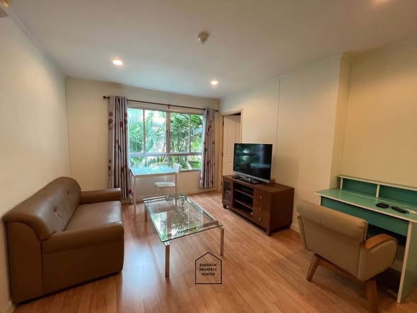 living room and bedroom of Lumpini Ville Phatthanakan – New Phetchaburi