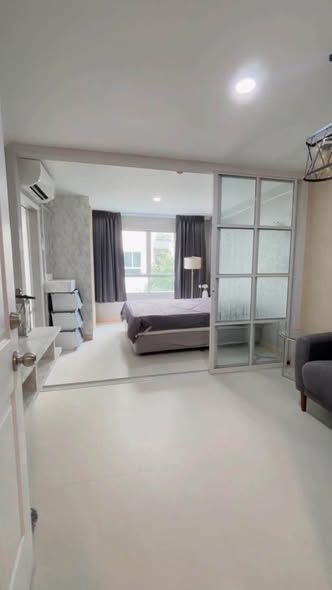 bedroom and room interior of Lumpini Ville Ramkhamhaeng 26