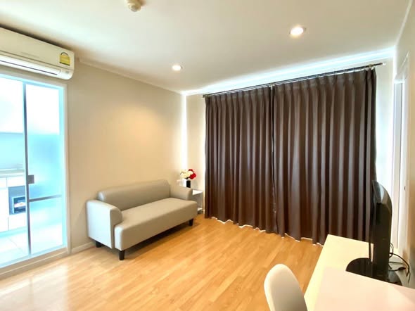 bedroom and room interior of Lumpini Ville Sukhumvit 77-2