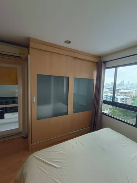 bedroom and room interior of Lumpini Ville Sukhumvit 77-2