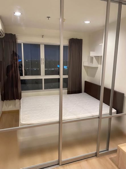 bedroom and room interior of Lumpiniville Prachachuen-Phongphet 2