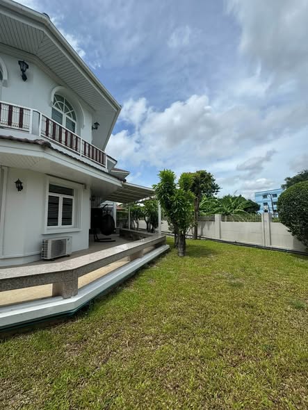 Luxury pool villa 604