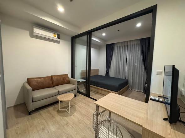 bedroom and room interior of M Jatujak