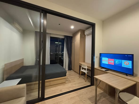 bedroom and room interior of M Jatujak