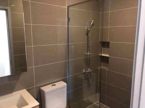 room interior and bathroom of M Jatujak