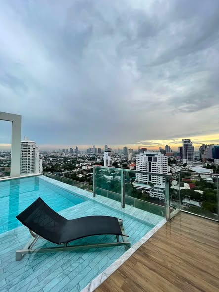 M Thonglor 10