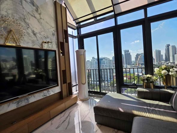 living room of M Thonglor 10