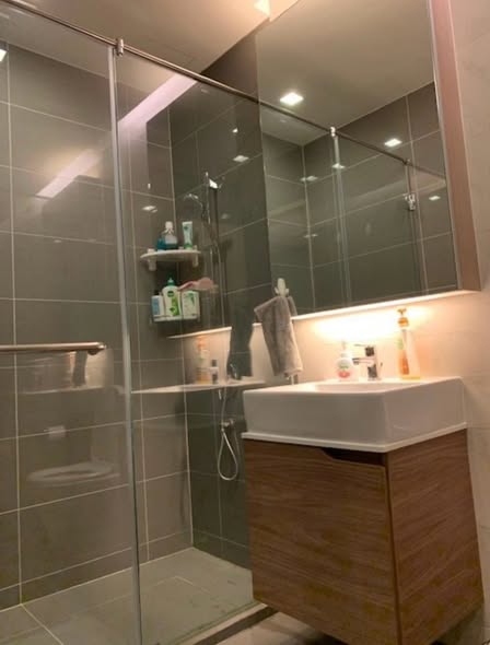 room interior and bathroom of M Thonglor 10