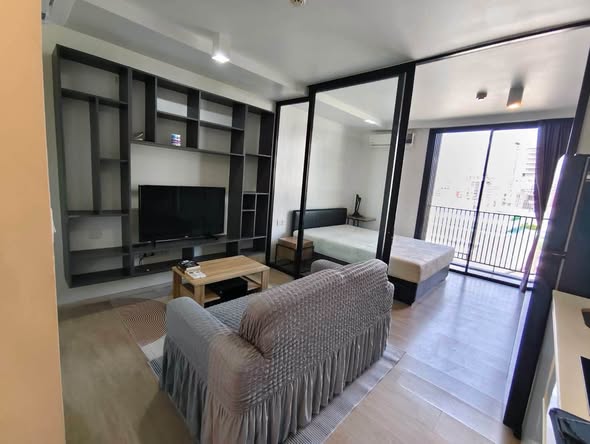 bedroom and room interior of Maestro 02 Ruamrudee