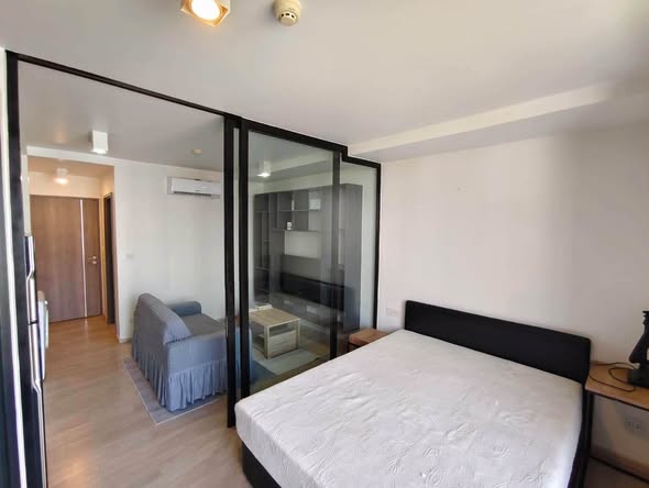 bedroom and room interior of Maestro 02 Ruamrudee