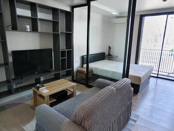 living room and bedroom of Maestro 02 Ruamrudee