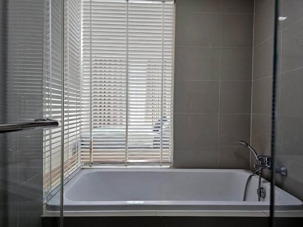 room interior and bathroom of Maestro 39 Sukhumvit 39