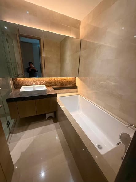 bathroom of Magnolias Ratchadamri Boulevard