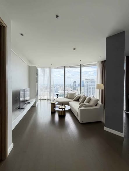 bedroom and living room of Magnolias Ratchadamri Boulevard