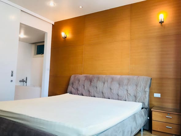 bedroom of Manhattan Chidlom