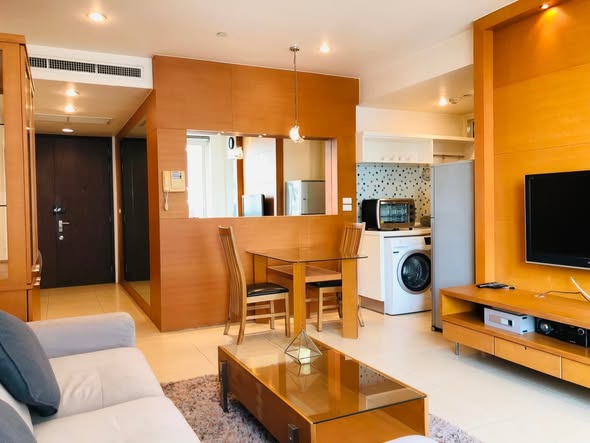 bedroom and living room of Manhattan Chidlom