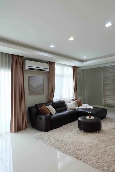 living room and bedroom of Mantana 2 Bangna Km. 7