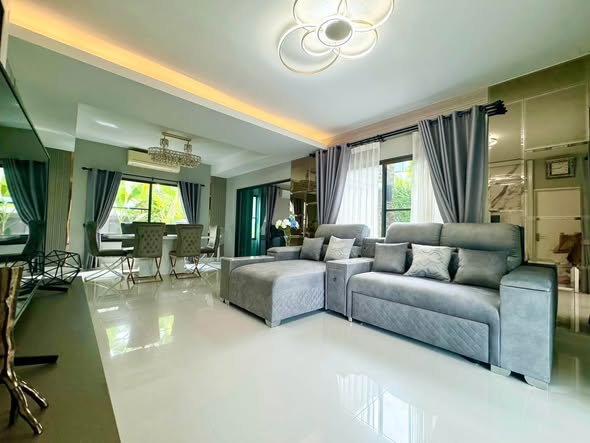 living room and bedroom of Mantana 2 Bangna Km. 7