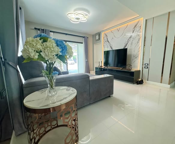 living room and bedroom of Mantana 2 Bangna Km. 7