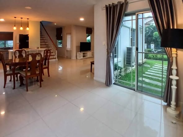 living room of Mantana 2 (Onnut-Wongwaen)
