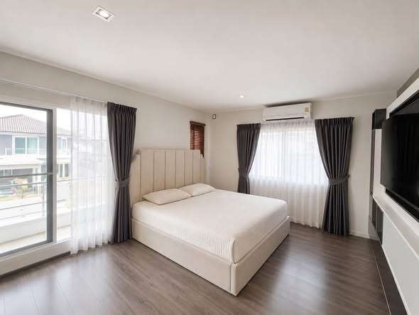 bedroom and room interior of Mantana Onnut-Wongwaen 5
