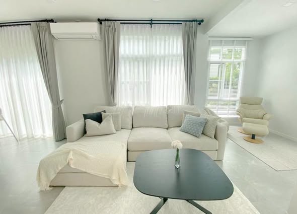 living room and bedroom of Manthana Bangna – Wongwean