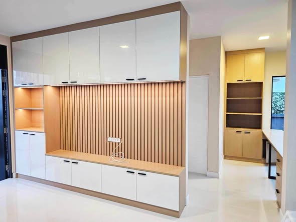 room interior and kitchen of Manthana Onnut-Wongwaen 4