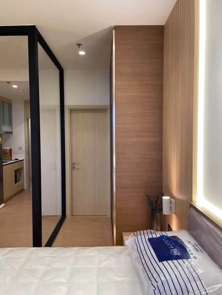 bedroom and room interior of MARU Ekkamai 2