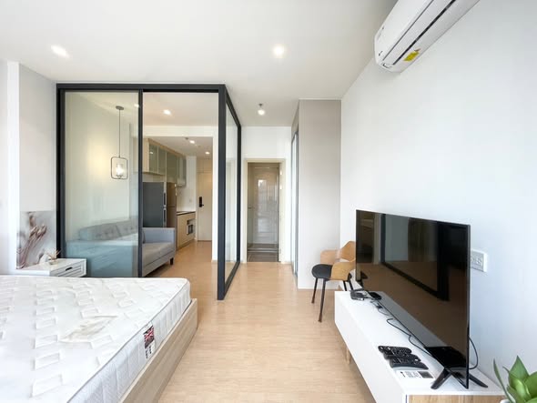 bedroom and room interior of MARU Ekkamai 2