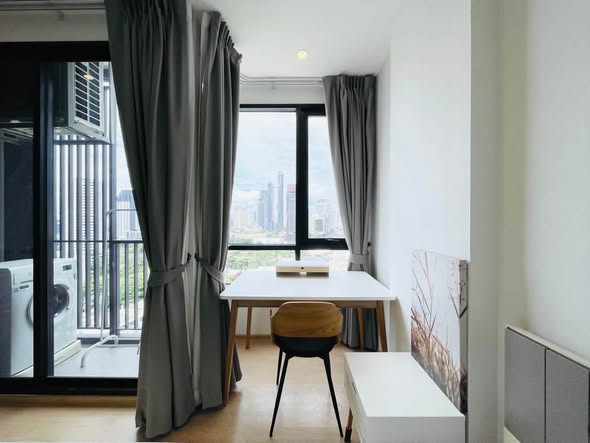 room interior of MARU Ekkamai 2