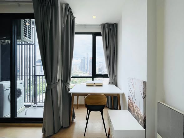 room interior of MARU Ekkamai 2