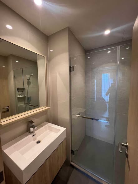 room interior and bathroom of MARU Ekkamai 2