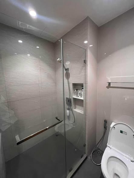 room interior and bathroom of MARU Ekkamai 2