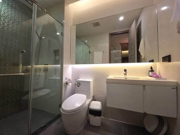 bathroom of Mayfair Place Sukhumvit 50